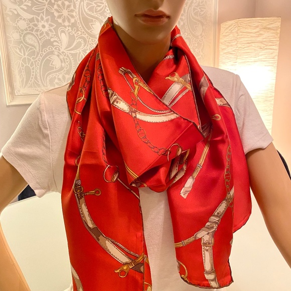 On Trend Now, Vintage Red Harness Scarf - Picture 4 of 5